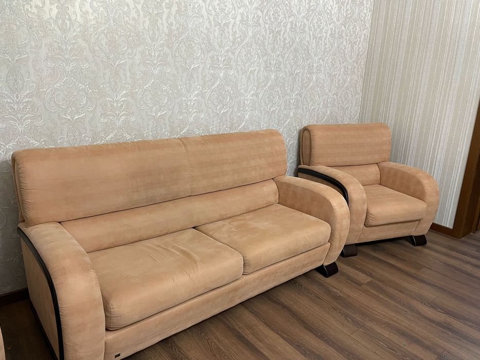 Продам диван и два кресла