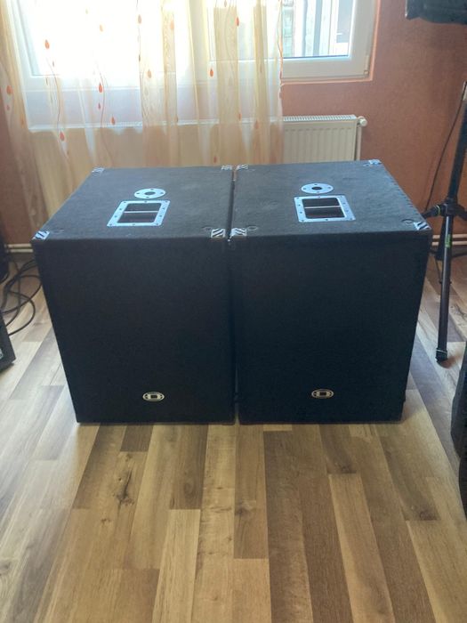Vând 2 basi subwoofer 18" 1600W