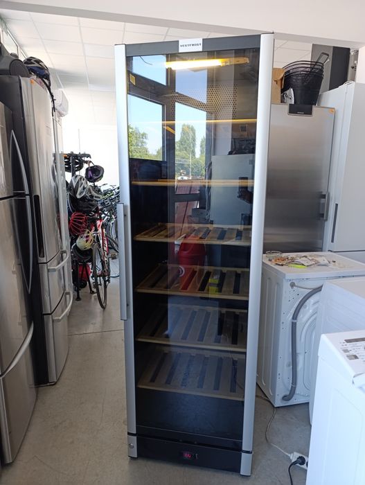 Хладилна ветрина Vestfrost за вино