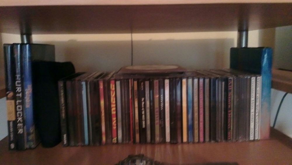 Cd si Dwd uri jocuri, muzica, programe.