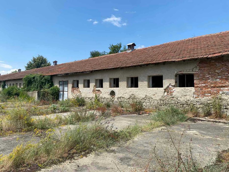 Продава се Склад в с. Бегунци, Област Пловдив - 1700 кв.м за 50 €/кв.м - Снимка #1