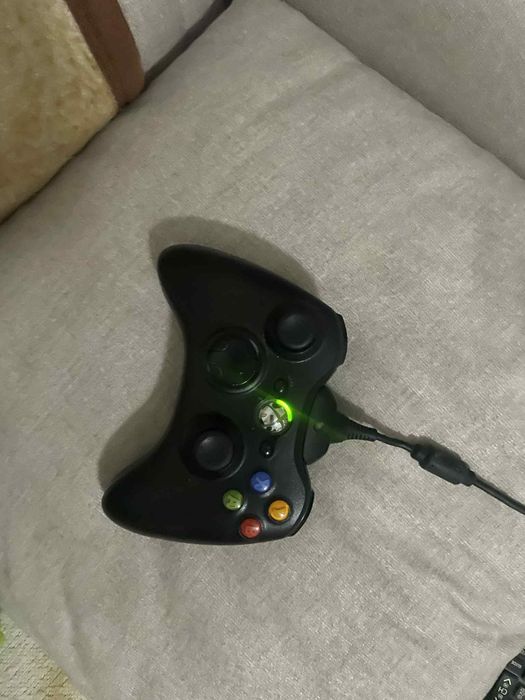 Xbox 360 în stare perfectă de funcționare + accesorii