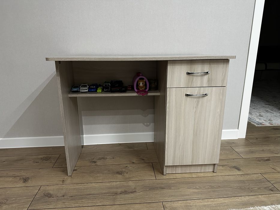 Продам стол доя обучения