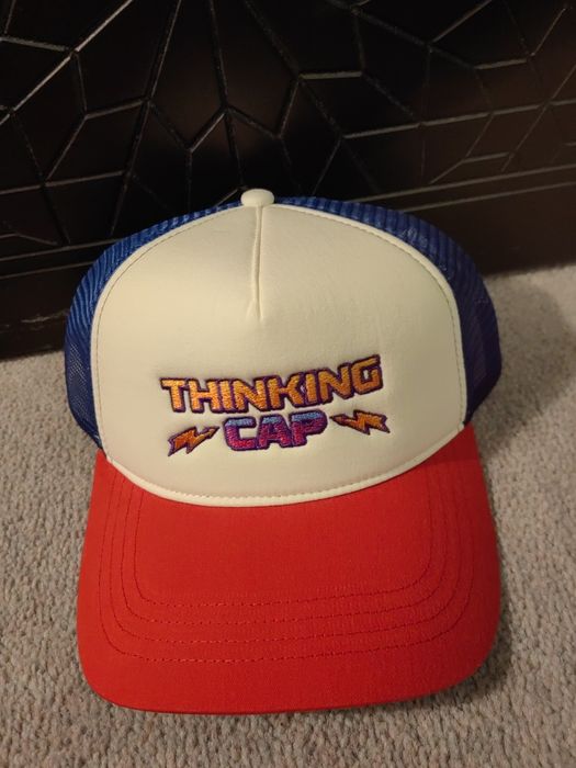 Продаю кепку и фигурки осд (kinder joy)