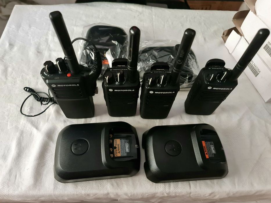 Statii Motorola DP2400 digitale impecabile CFR+TAXI,etc.