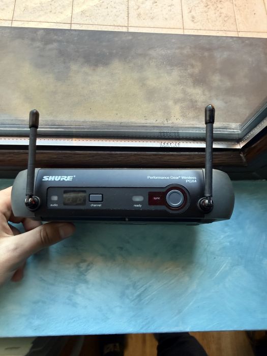 Shure SM58 Wireless – Безжичен ръчен микрофон с приемник (комплект)