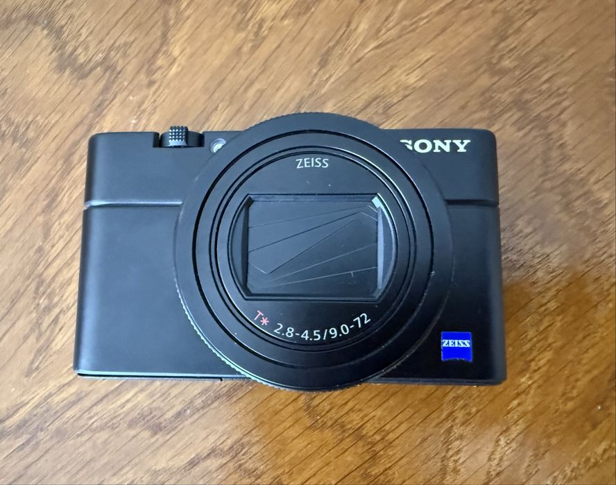 Sony RX100 vi , m6, premium , obbiectiv zeiss 24-200 mm f2.8 ca nou