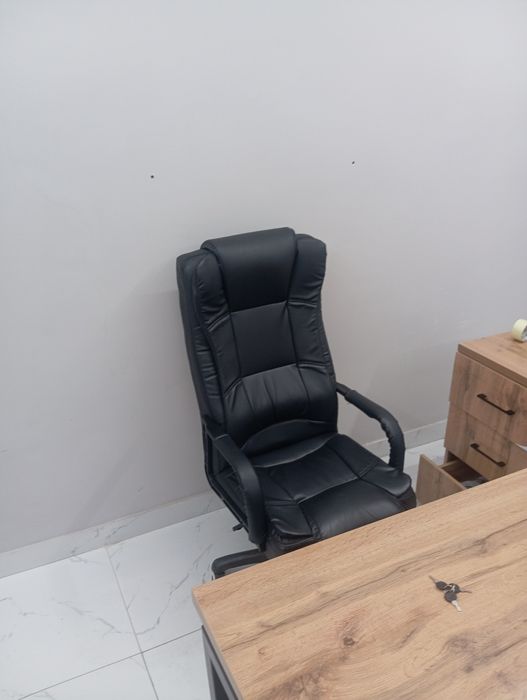 Офисные столы и стулья распродажа