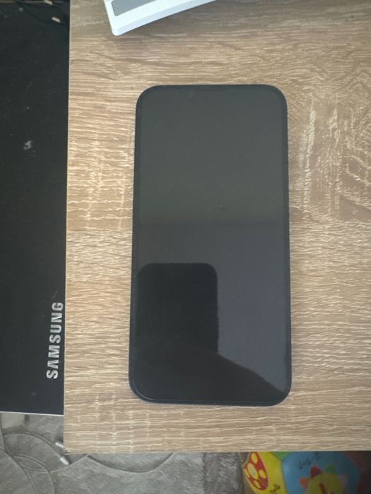 Продавам IPhone 13