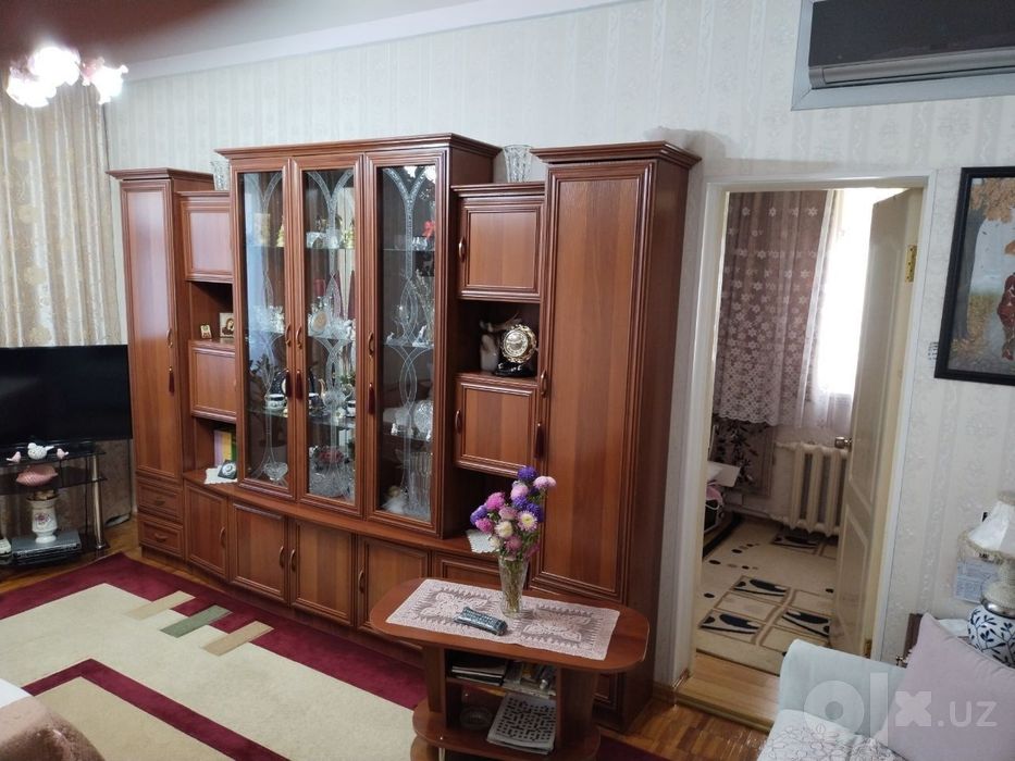 Продается 1в2/4/5 Авиасозлар-2 ор-р Кадышева базар 40 кв2