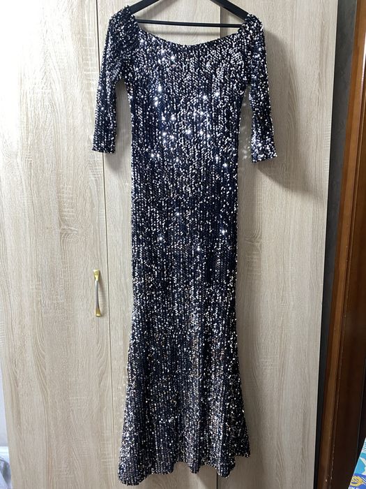 Продам платье в паетках