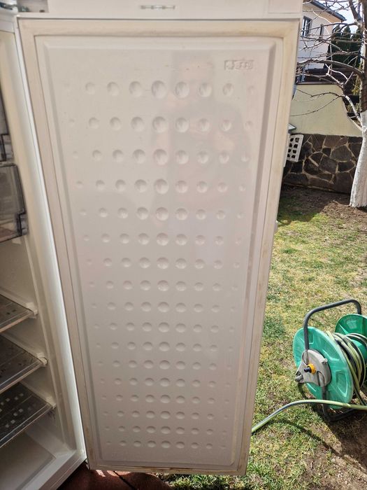 Vând congelator Arctic