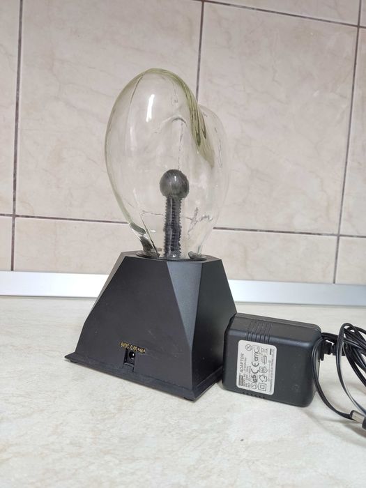 Lampa in forma de inima cu plasma/fulgere la atingere