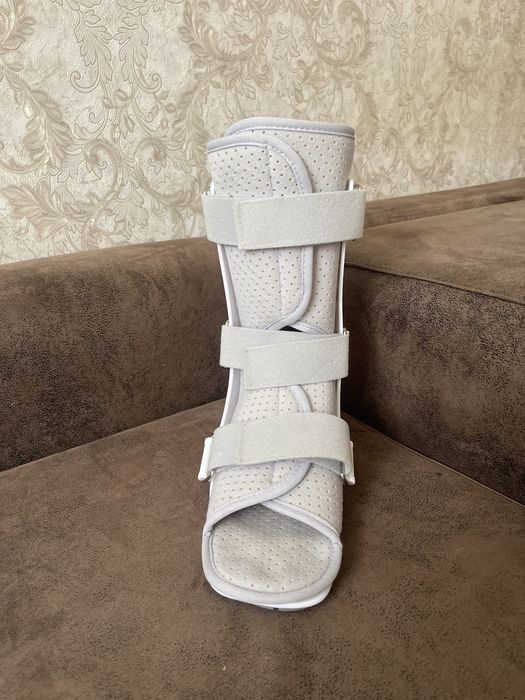 Лангет на правую ногу