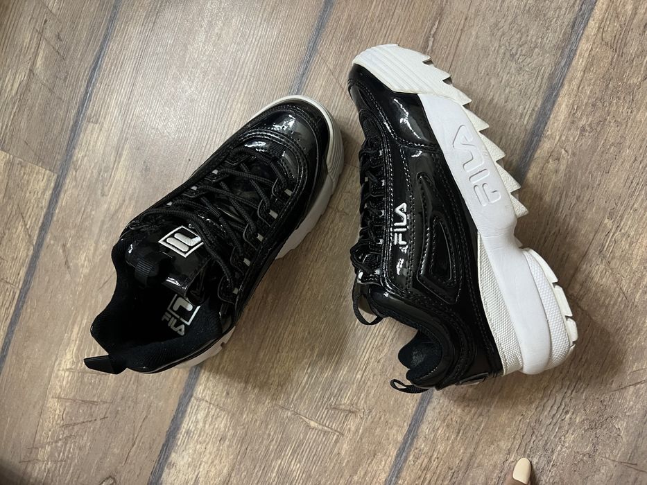 Adidasi Adidas, Fila