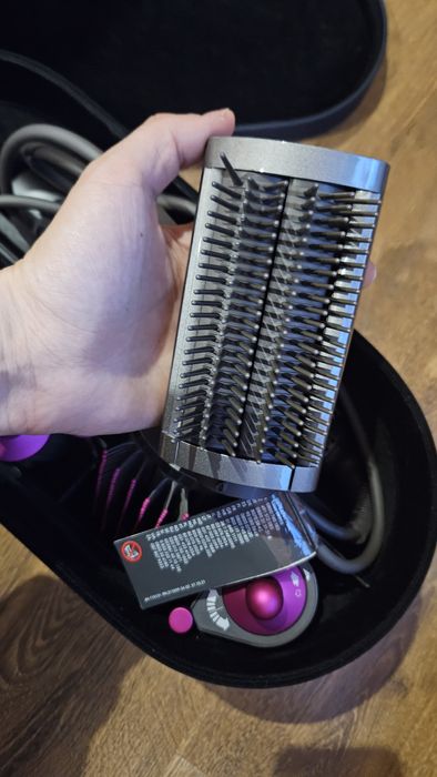 Продавам Dyson сешоар-маша