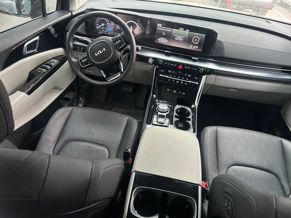 KIA Carnival Luxe 2023