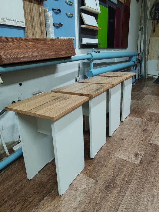 Продам стол и табуретки 4шт.