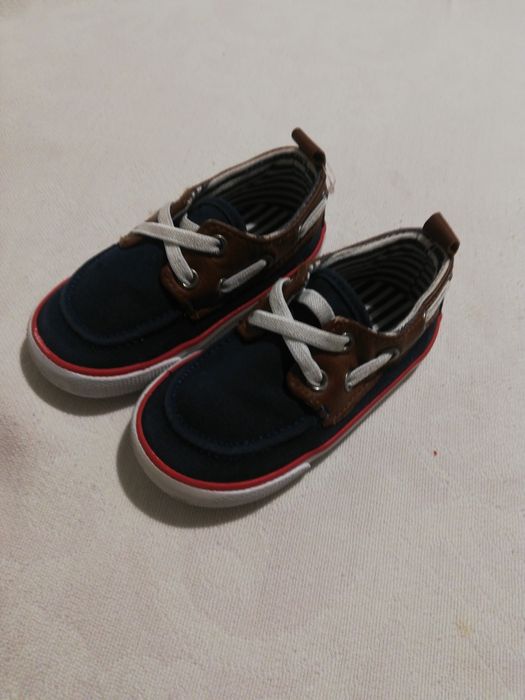 Продавам нови детски мокасини, комбинация кожа и текстил
