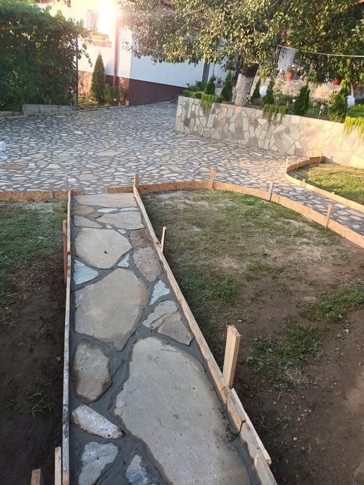 Vand și montez piatră de munte