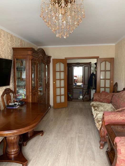 Сервант в гостинную (горка, стенка)