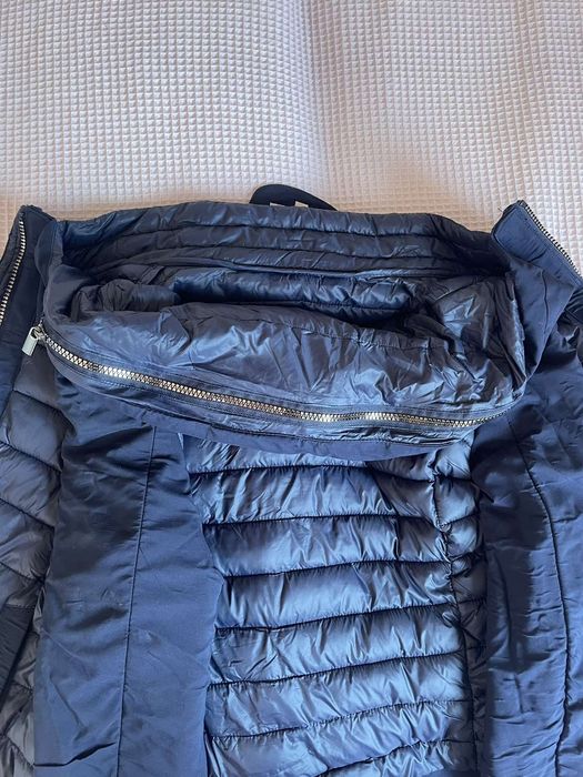 Дамско тъмносиньо яке, размер S, подходящо за пролет-есен.