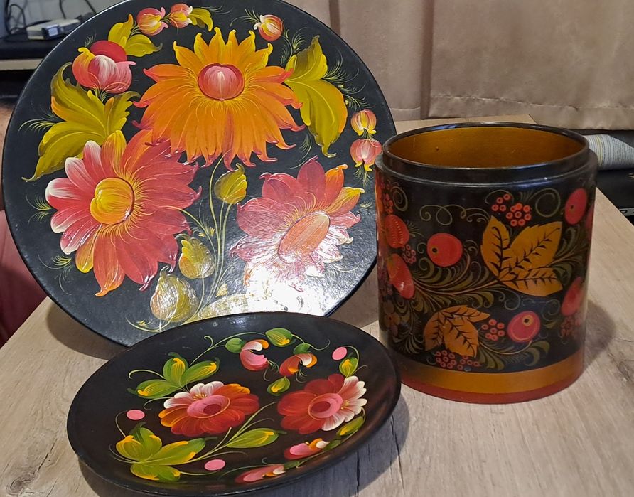 Хохлома.Ръчно рисувани авторски съдове.