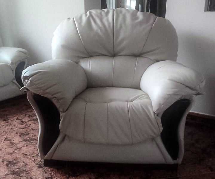 Продавам холна гарнитура от естествена телешка кожа