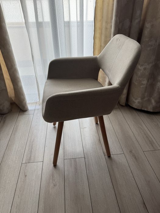 Scaun modern textil bej