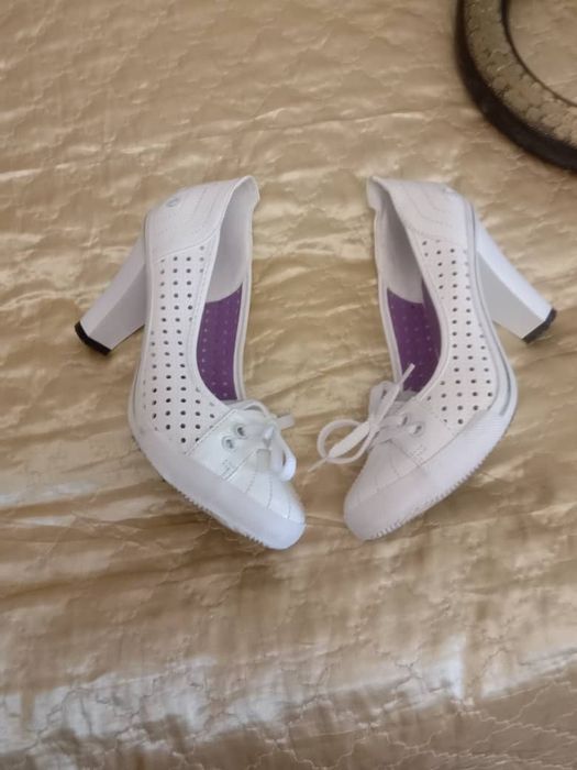 Продаю туфли-кроссовки