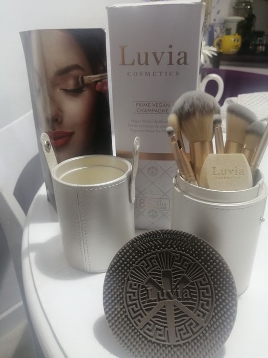 Set pensule de machiaj cu cutie. Luvia cosmetics
