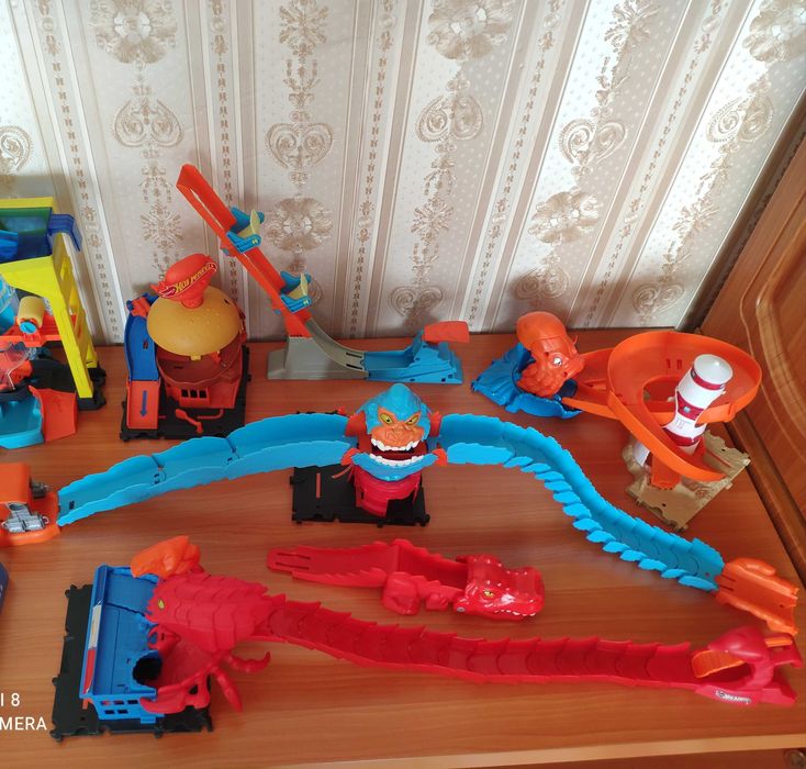 Различни детски играчки