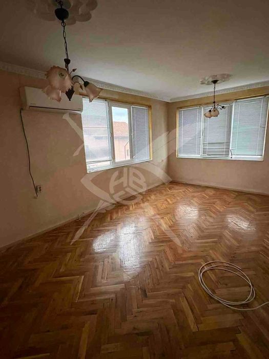 Продава се Етаж от къща в Бургас, Банево - 90 кв.м за 1417 €/кв.м - Снимка #1