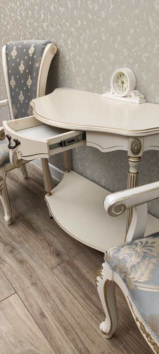 Консольный столик