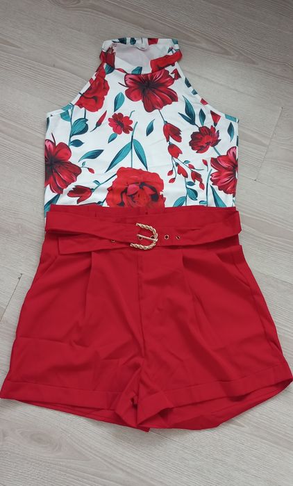 Top cu print floral si pantaloni scurti