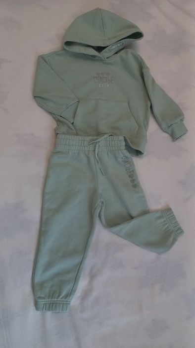 Продам весенние вещи на девочку 2-3 годика