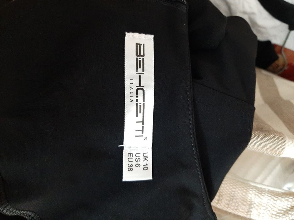 Продам  интересное дизайнерское   платье