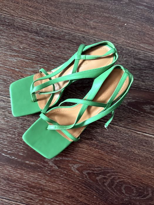 стильные босоножки, зеленый цвет