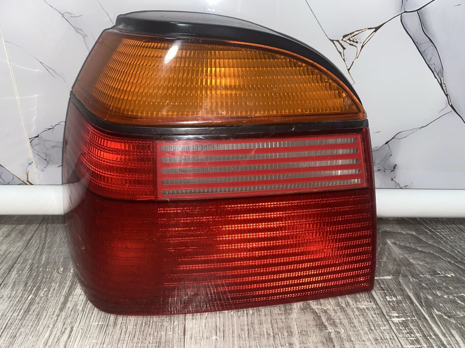 Левый фонарь Golf 3 оригинал