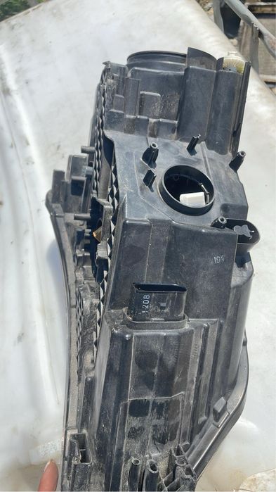 Фар за Skoda Superb 3