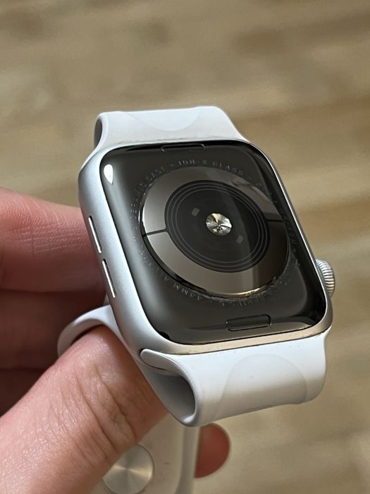 Apple Watch Series 5 44mm Space Gray + 2 каишки (Батерия 87%)