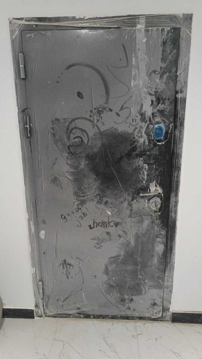 Продам входную дверь