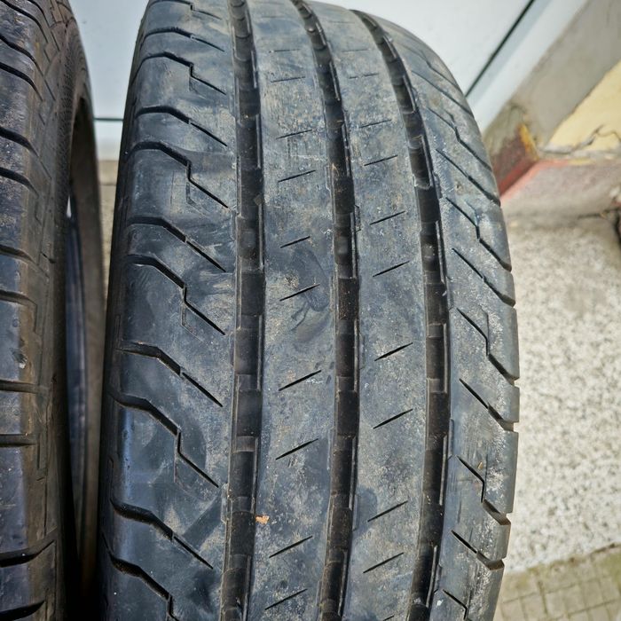 4 бр. Бусови гуми Continental 235/65/16C