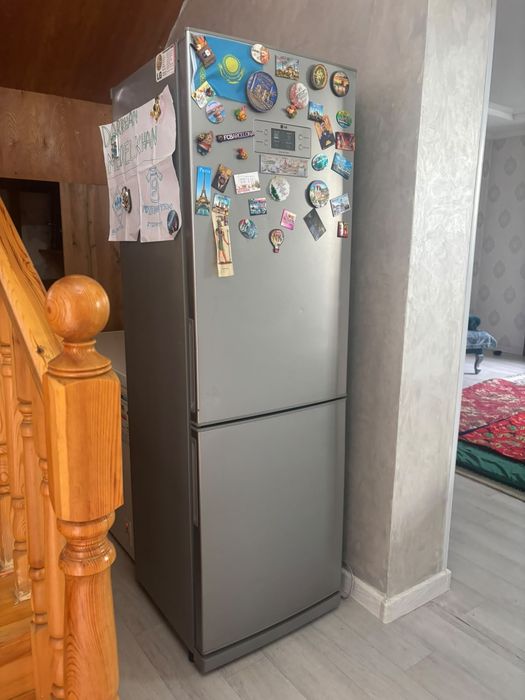 Холодильник LG почти новая