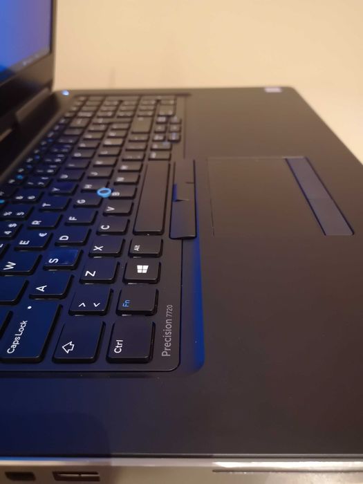 Лаптоп Dell Precision 7720/Intel Corte i7/32 GB/1000 GB/Nvidia P4000