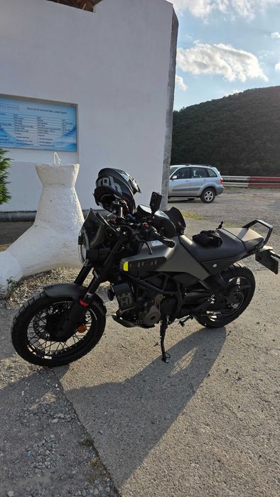 Motocicleta Husqvarna Svartpilen 401