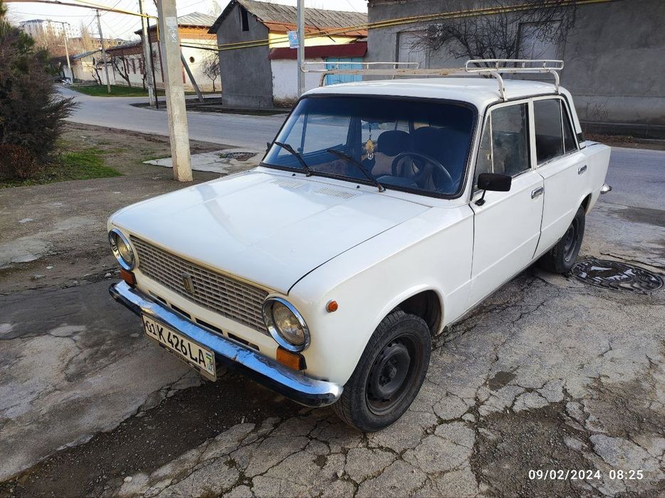 Vaz 21011 sotiladi