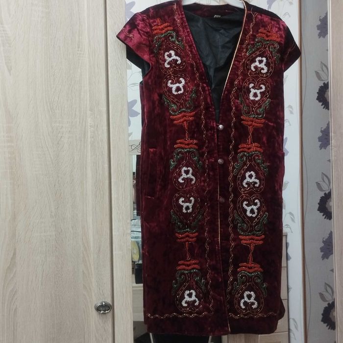 Продам 2 камзола