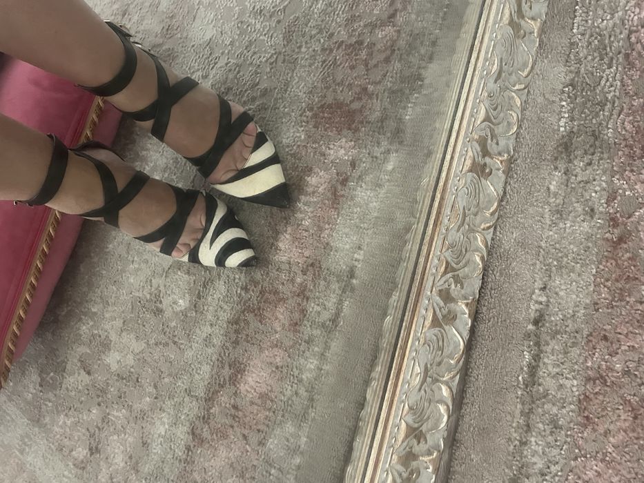 Черно бяло обувки 38-ми номер естествена кожа Guess