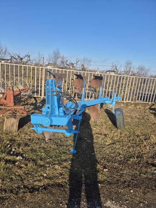 Plug LEMKEN cu 3 cormane reversibil.